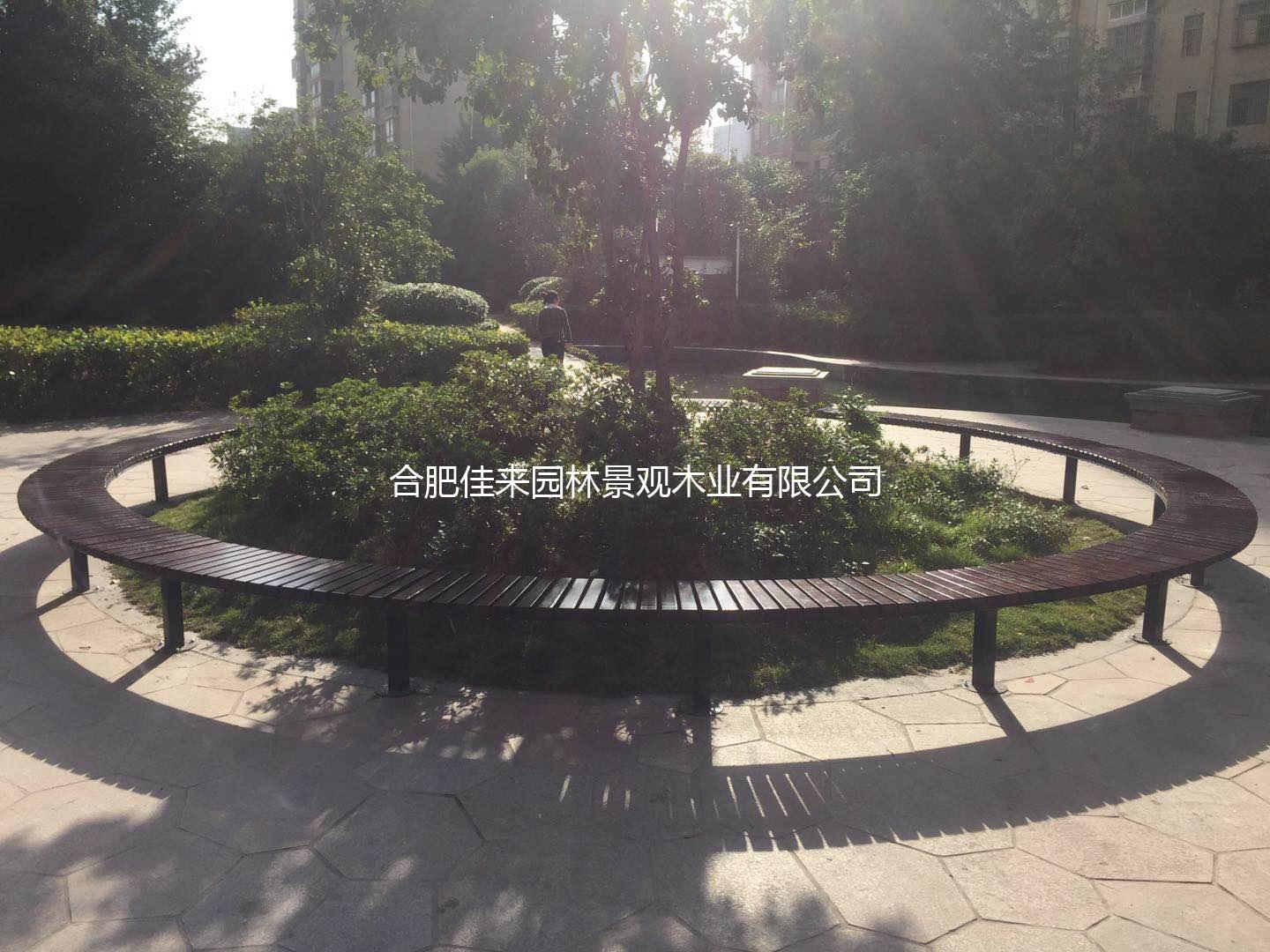 陽(yáng)光匯景廊架樹(shù)圍、鐵藝坐凳和垃圾桶